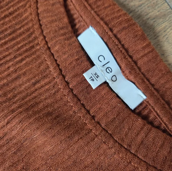 XS/S Mixed Textured Tops - Picture 11 of 12